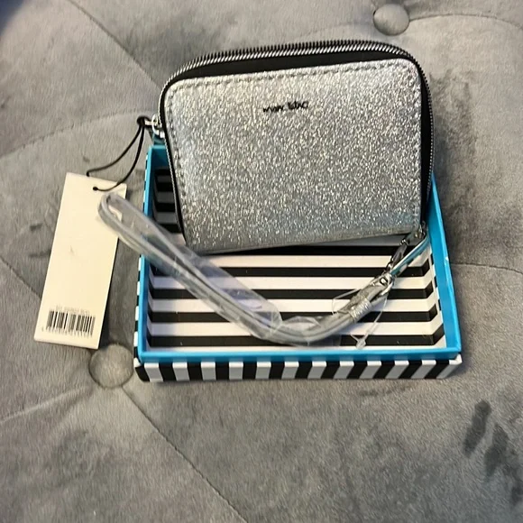 NWT Marc Tetro Schauzer Wristlet - Picture 2 of 4